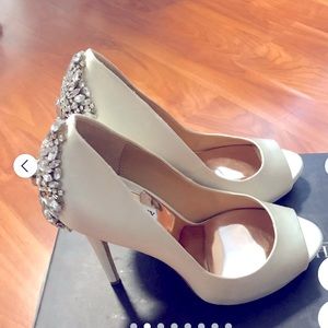 Ivory Badgley Mischka Kiara Peep-toe Pumps   Worn twice, Off-White / Cream.
